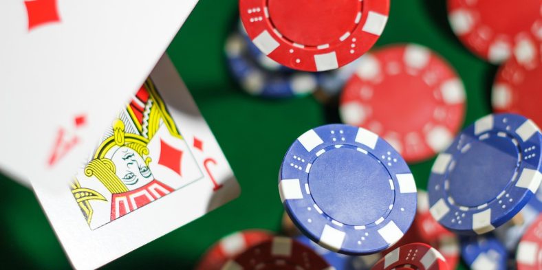 Pourquoi le Poker 7 Card Stud Hi-Lo est-il si populaire parmi les joueurs pros ?