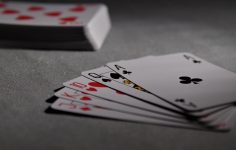 Brelan au poker : Comment maximiser vos gains à chaque main