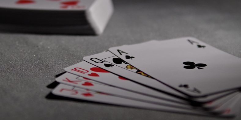 Brelan au poker : Comment maximiser vos gains &agrave; chaque main