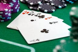 Poker 5 Card Stud : Pourquoi ce jeu est un incontournable des casinos