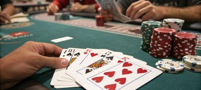 Analyse des mains gagnantes &agrave; la table finale au poker