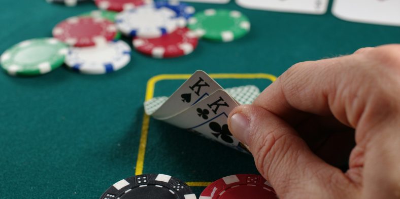 Les techniques du poker : des bases aux stratégies avancées
