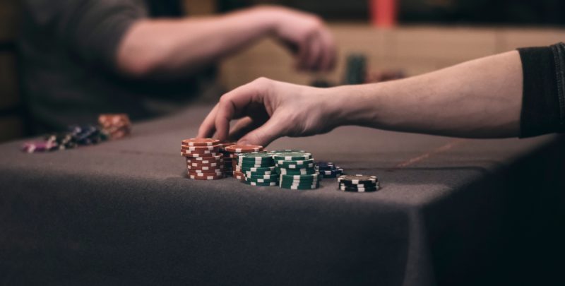 Les secrets du call au poker : comment maximiser vos gains