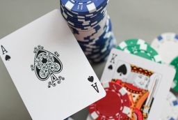 Les erreurs courantes à éviter avec un carré au poker