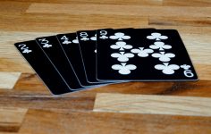 Double paire au poker : quand faut-il parier et quand se coucher ?