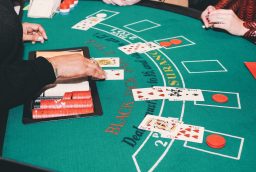 3 stratégies de base pour gagner au blackjack dès votre première main