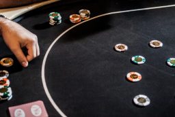 Quelles astuces sont utiles pour bien jouer au poker ?