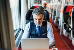 Guide du joueur de poker en voyage : trouver des parties locales partout dans le monde