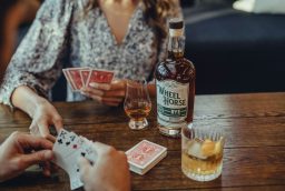 Pourquoi le classement des mains au poker est crucial pour les débutants