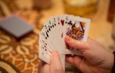 Les types de mains de poker, de la paire à la couleur au poker