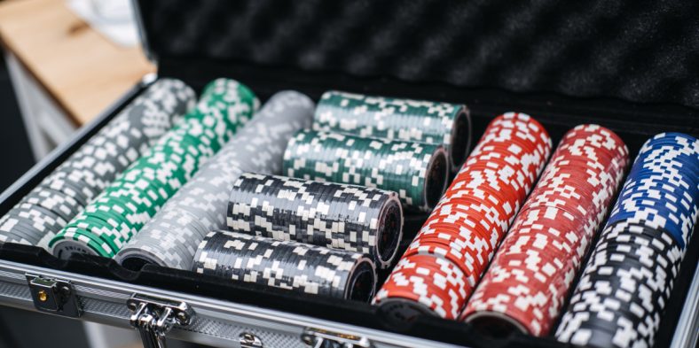 Pourquoi opter pour une mallette de poker personnalisée ?