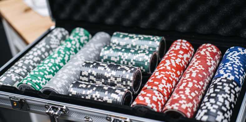 Pourquoi opter pour une mallette de poker personnalis&eacute;e ?