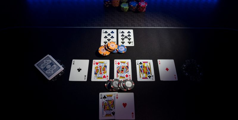 La salle de poker de l’Aviation Club de France à Paris et la culture du poker en France