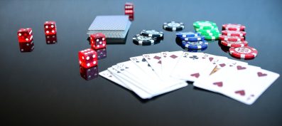 Poker en ligne ou cercles de jeux physiques ?