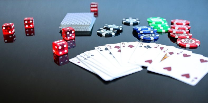 Poker en ligne ou cercles de jeux physiques ?