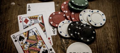 Comment réussir une quinte au poker : stratégies et astuces