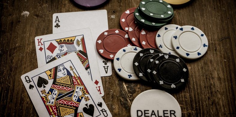 Comment r&eacute;ussir une quinte au poker : strat&eacute;gies et astuces