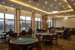 La salle de poker King&rsquo;s Resort à Rozvadov en République tchèque redéfinit l&rsquo;expérience