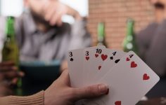 Comment les poker news influencent les tournois internationaux