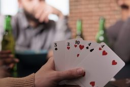 Comment les poker news influencent les tournois internationaux